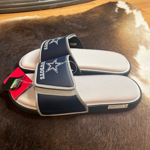 Dallas Cowboy Blue and White Cushioned Sandals for Casual Comfort - Picture 4 of 8